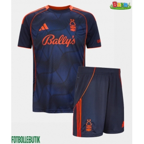 Nottingham Forest Tredjeställ Barn 2025-26 Kortärmad (+ Korta byxor)